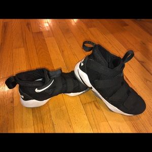 LeBron soldier mens basketball sneakers